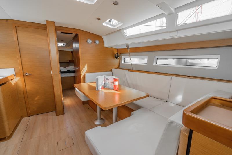 Book yachts online - sailboat - Sun Odyssey 490 (10) - ADEMARE - rent