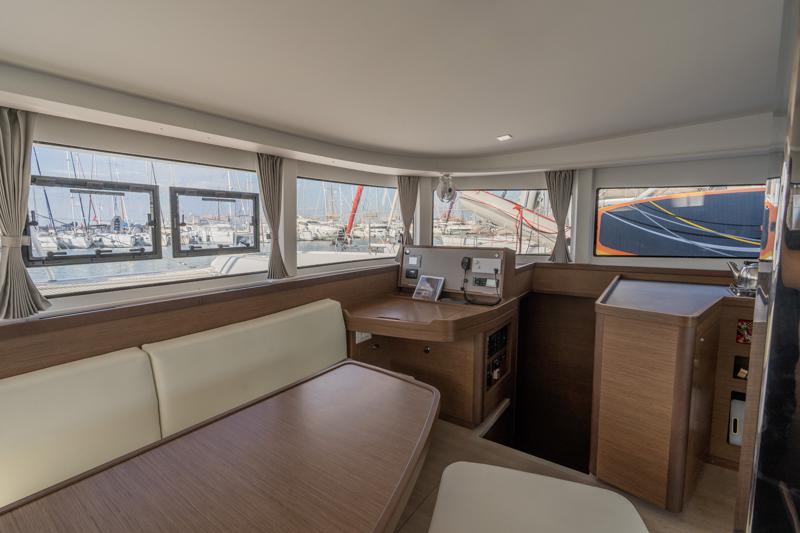 Book yachts online - catamaran - Lagoon 42 (4 dbl / 1 single ) - DAY ONE - rent