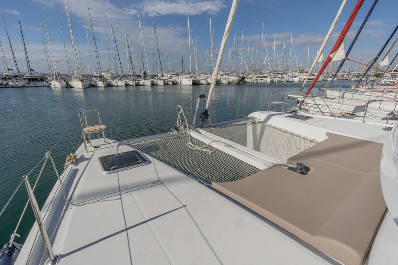 Book yachts online - catamaran - Lagoon 42 (4 dbl / 1 single ) - DAY ONE - rent