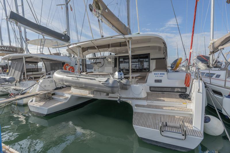 Book yachts online - catamaran - Lagoon 42 (4 dbl / 1 single ) - DAY ONE - rent