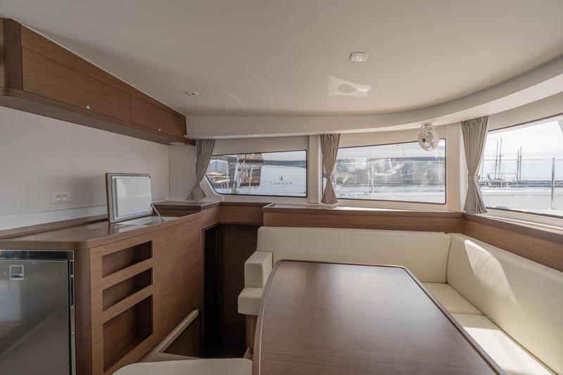 Book yachts online - catamaran - Lagoon 42 (4 dbl / 1 single ) - DAY ONE - rent