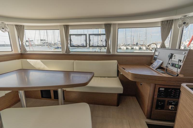 Book yachts online - catamaran - Lagoon 42 (4 dbl / 1 single ) - DAY ONE - rent