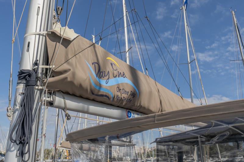 Book yachts online - catamaran - Lagoon 42 (4 dbl / 1 single ) - DAY ONE - rent