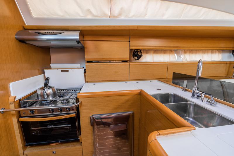 Book yachts online - sailboat - Jeanneau 53 (5 cabs) - PEARL - rent