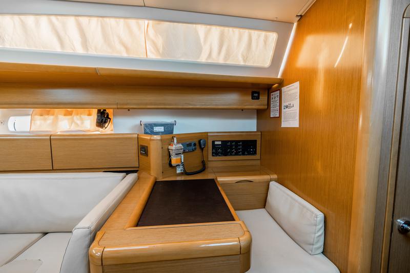 Book yachts online - sailboat - Jeanneau 53 (5 cabs) - PEARL - rent