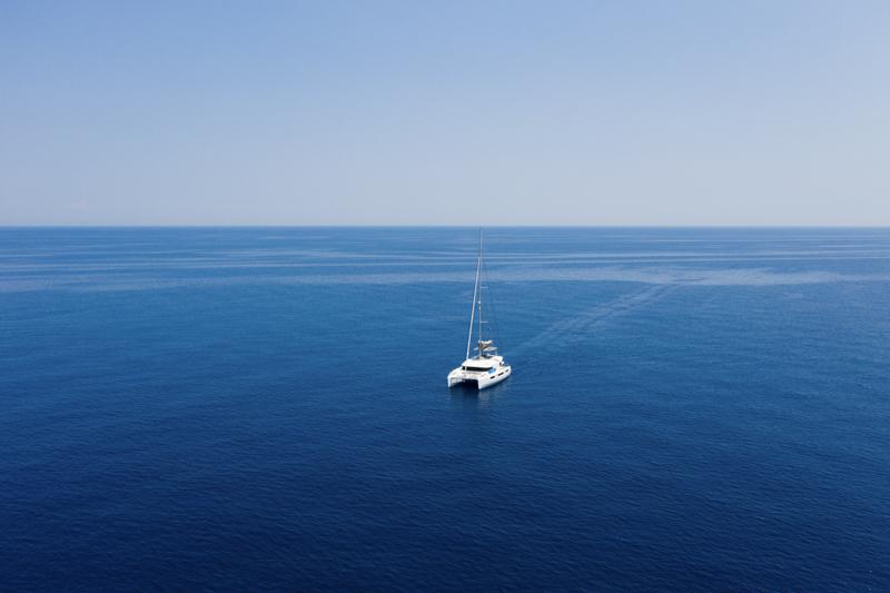 Book yachts online - catamaran - Lagoon 50 (5 cabs) Skippered - ADIAMO - rent