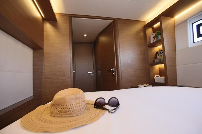 Book yachts online - catamaran - Lagoon 50 (5 cabs) Skippered - ADIAMO - rent