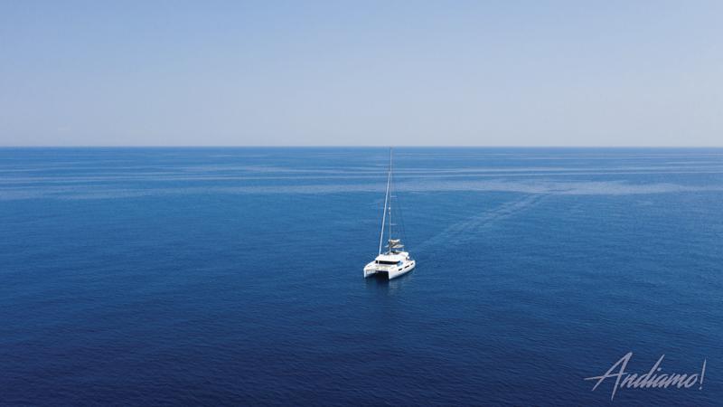 Book yachts online - catamaran - Lagoon 50 (5 cabs) Skippered - ADIAMO - rent