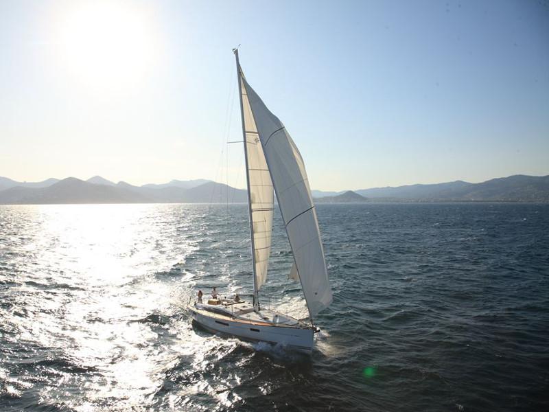 Book yachts online - sailboat - Jeanneau 53 (6 cab) - REGINA V - rent