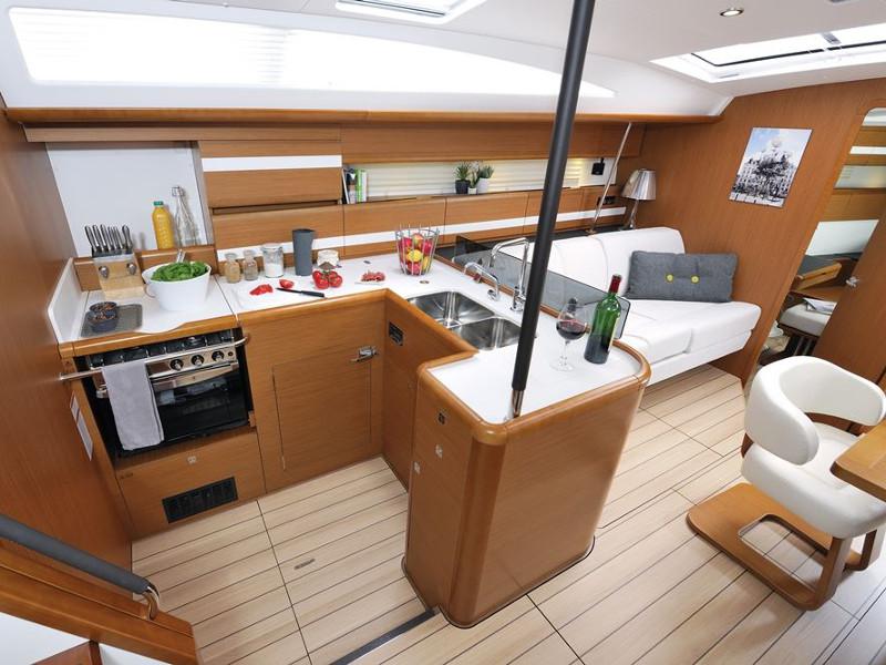 Book yachts online - sailboat - Jeanneau 53 (6 cab) - REGINA V - rent