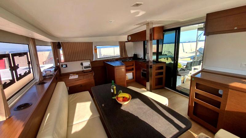 Book yachts online - catamaran - Lagoon 42 (4 dbl / 1 single ) - SWEET NAYA - rent