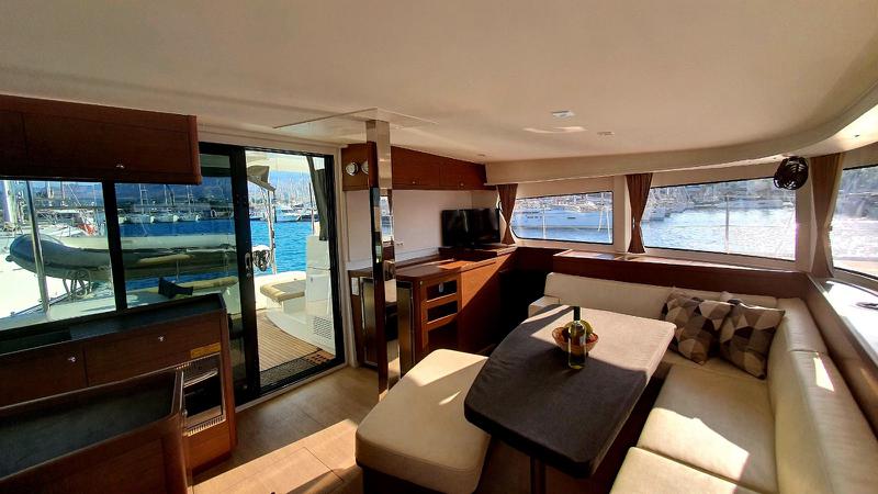 Book yachts online - catamaran - Lagoon 42 (4 dbl / 1 single ) - SWEET NAYA - rent