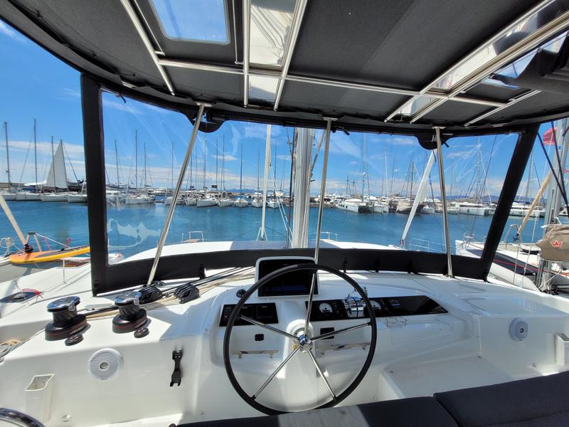 Book yachts online - catamaran - Lagoon 46 - PERGISOS - rent