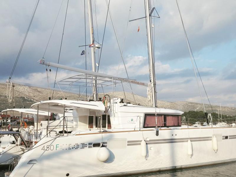 Book yachts online - catamaran - Lagoon 450 F Luxury - BRIGHT MOON  - rent