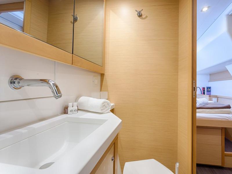 Book yachts online - catamaran - Lagoon 450 F Luxury - BRIGHT MOON  - rent