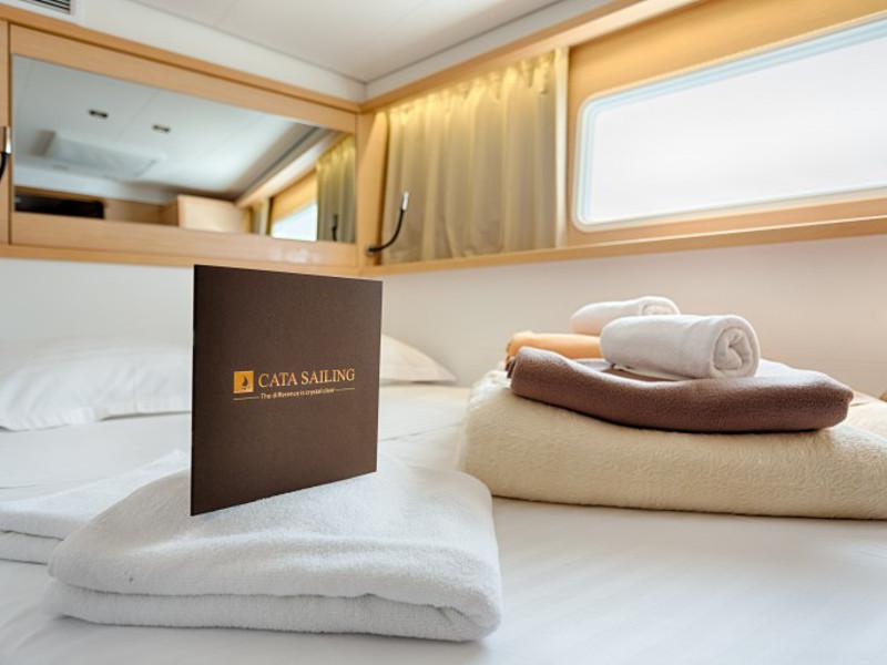 Book yachts online - catamaran - Lagoon 450 F Luxury - BRIGHT MOON  - rent