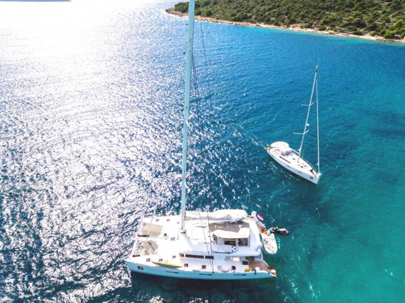 Book yachts online - catamaran - Lagoon 450 F Luxury - BRIGHT MOON  - rent