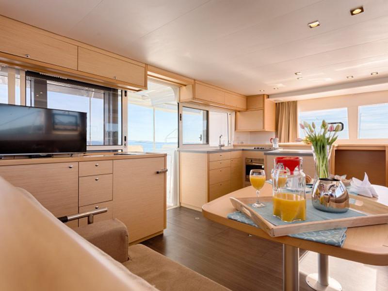 Book yachts online - catamaran - Lagoon 450 F Luxury - BRIGHT MOON  - rent