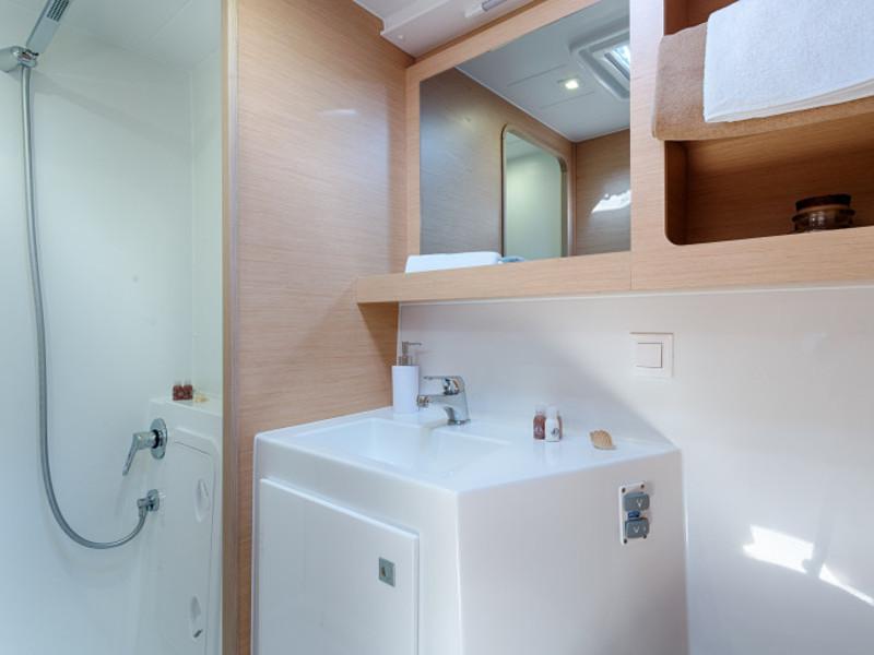 Book yachts online - catamaran - Lagoon 42 - GINGER 1  - rent