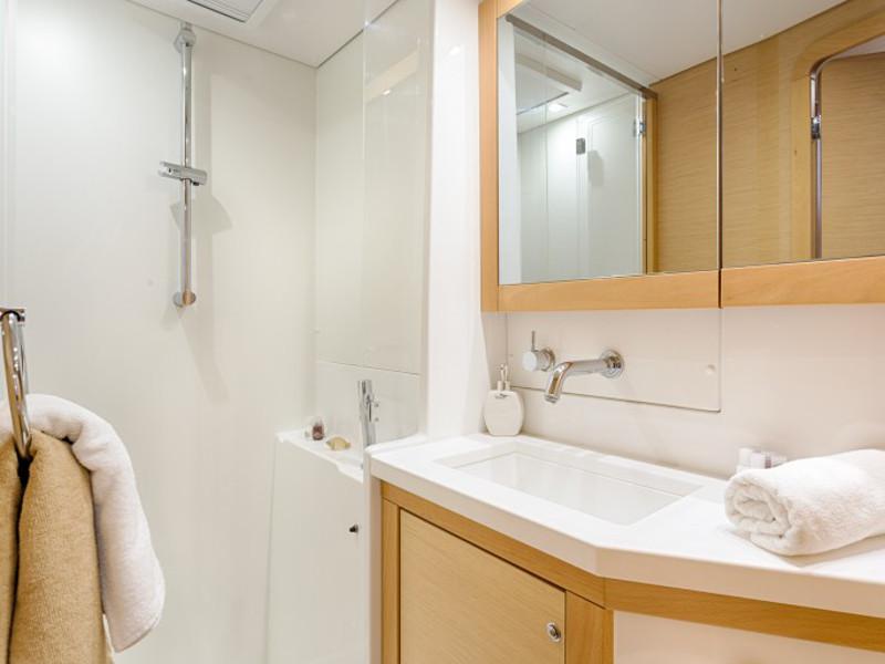 Book yachts online - catamaran - Lagoon 450 F Luxury - BLUE BERRY  - rent