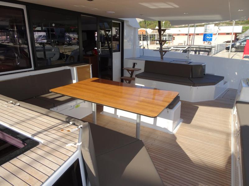 Book yachts online - catamaran - Dufour 48 Catamaran - LER - BLUE HULL, AC+GEN., UNDERWATER LIGHTS - rent