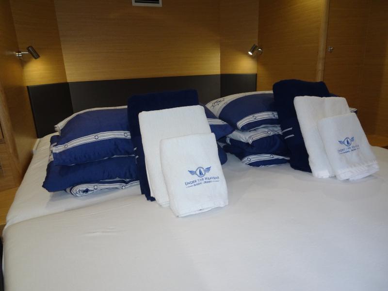 Book yachts online - catamaran - Dufour 48 Catamaran - LER - BLUE HULL, AC+GEN., UNDERWATER LIGHTS - rent