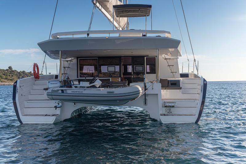 Book yachts online - catamaran - Dufour 48 Catamaran - LER - BLUE HULL, AC+GEN., UNDERWATER LIGHTS - rent