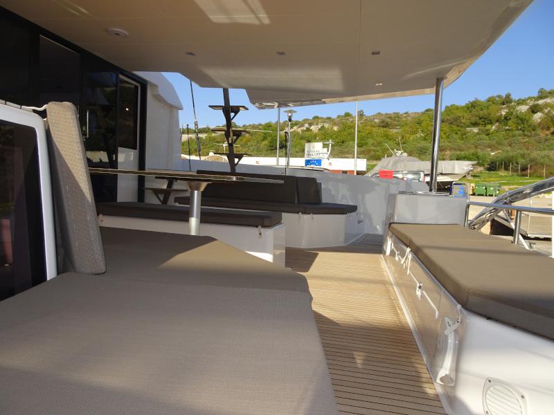 Book yachts online - catamaran - Dufour 48 Catamaran - LER - BLUE HULL, AC+GEN., UNDERWATER LIGHTS - rent