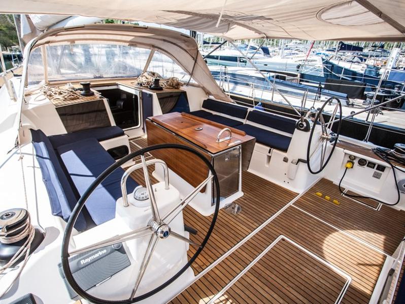 Book yachts online - sailboat - Dufour 560 Grand Large - LETO - fully equipped - rent