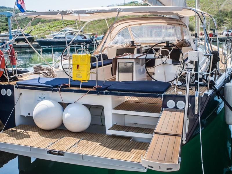 Book yachts online - sailboat - Dufour 560 Grand Large - LETO - fully equipped - rent