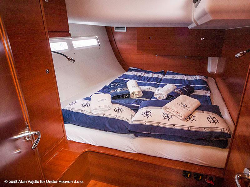 Book yachts online - sailboat - Dufour 560 Grand Large - LETO - fully equipped - rent