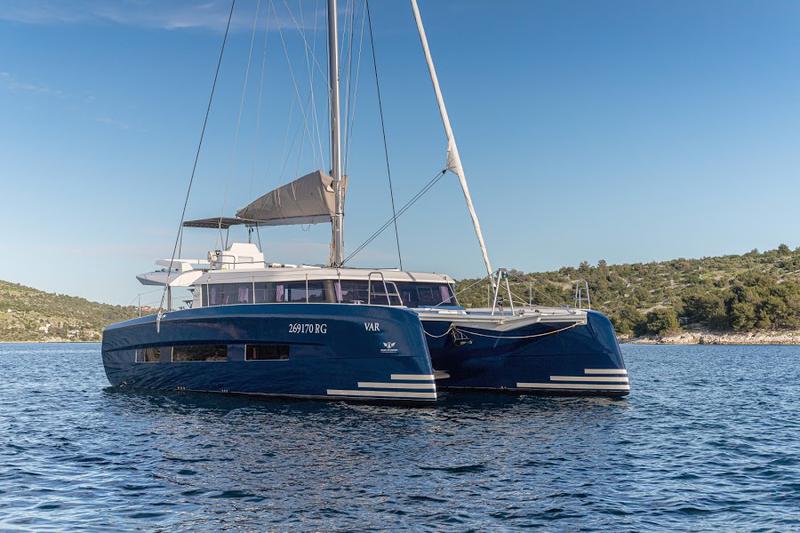 Book yachts online - catamaran - Dufour 48 Catamaran - UNO - BLUE HULL, AC+GEN., UNDERWATER LIGHTS - rent