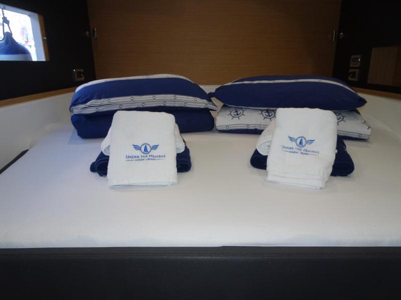 Book yachts online - catamaran - Dufour 48 Catamaran - UNO - BLUE HULL, AC+GEN., UNDERWATER LIGHTS - rent