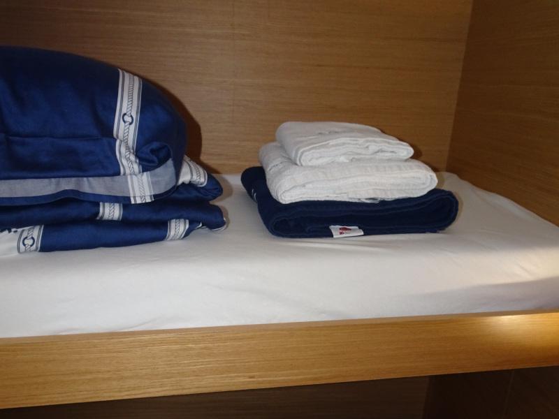 Book yachts online - catamaran - Dufour 48 Catamaran - UNO - BLUE HULL, AC+GEN., UNDERWATER LIGHTS - rent