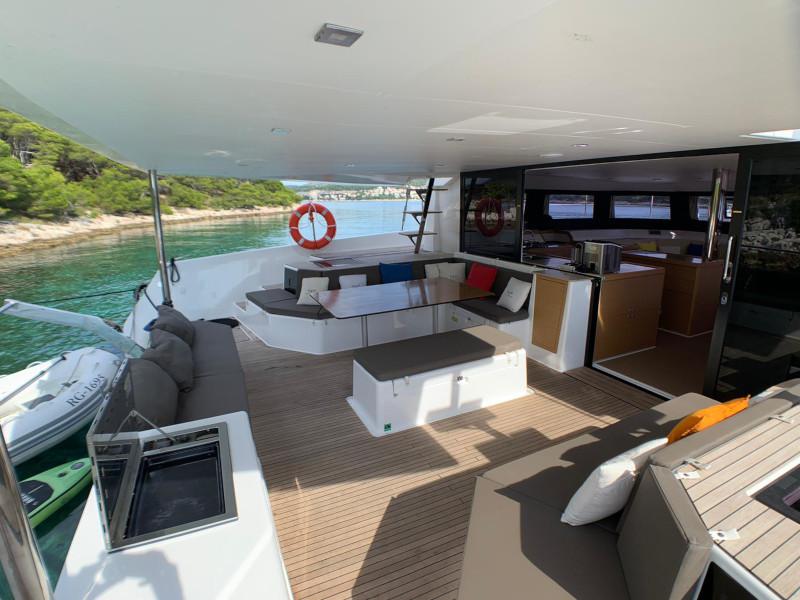 Book yachts online - catamaran - Dufour 48 Catamaran - NOX - BLUE HULL, AC+GEN., UNDERWATER LIGHTS - rent