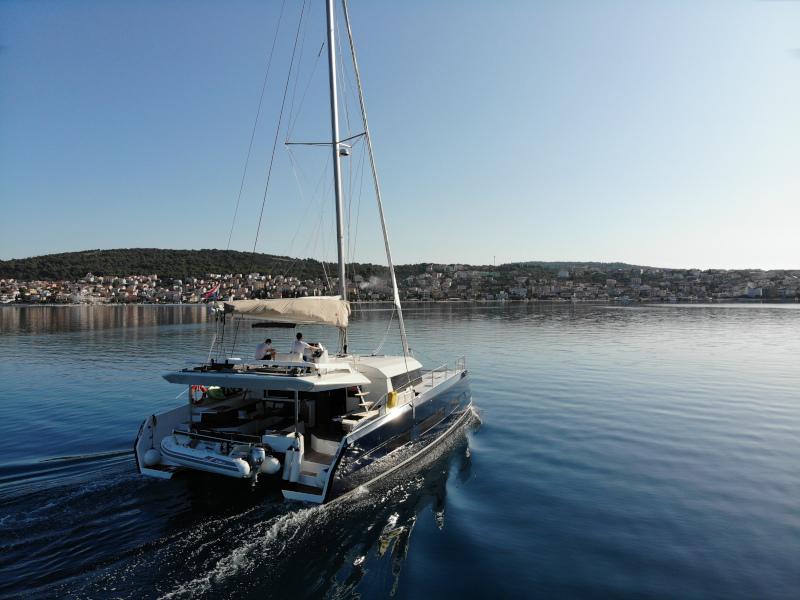 Book yachts online - catamaran - Dufour 48 Catamaran - NOX - BLUE HULL, AC+GEN., UNDERWATER LIGHTS - rent
