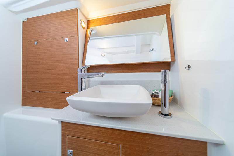 Book yachts online - sailboat - Dufour 460 Grand Large - FIVEK (aircondition, generator, blue hull) - rent