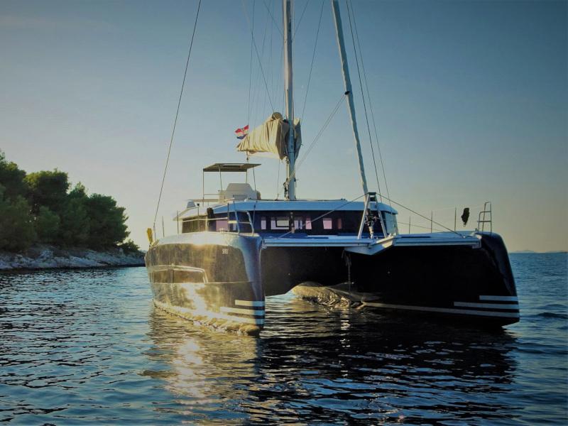Book yachts online - catamaran - Dufour 48 Catamaran - YAM - BLUE HULL, AC+GEN., UNDERWATER LIGHTS - rent