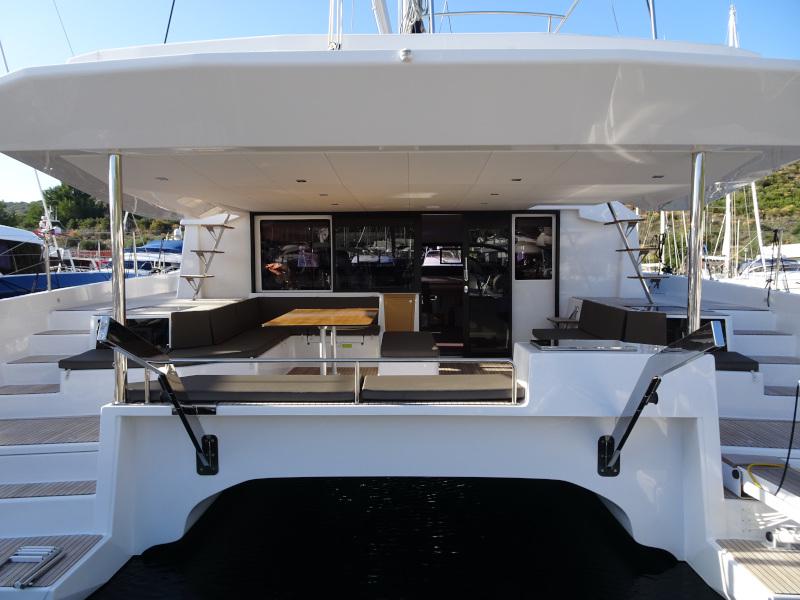 Book yachts online - catamaran - Dufour 48 Catamaran - YAM - BLUE HULL, AC+GEN., UNDERWATER LIGHTS - rent