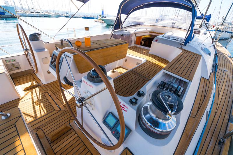 Book yachts online - sailboat - Elan 514 Impression - Lenka (sails 2015) - rent