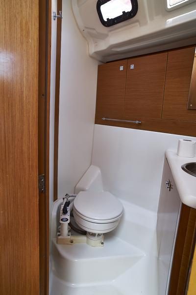 Book yachts online - sailboat - Jeanneau 53 - Tina (sails 2019) - rent