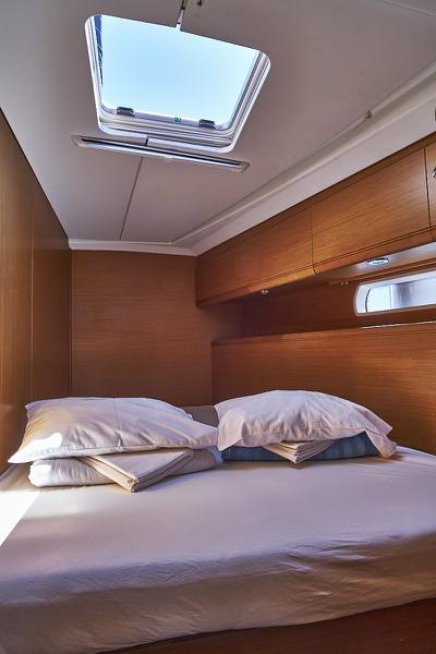 Book yachts online - sailboat - Jeanneau 53 - Tina (sails 2019) - rent