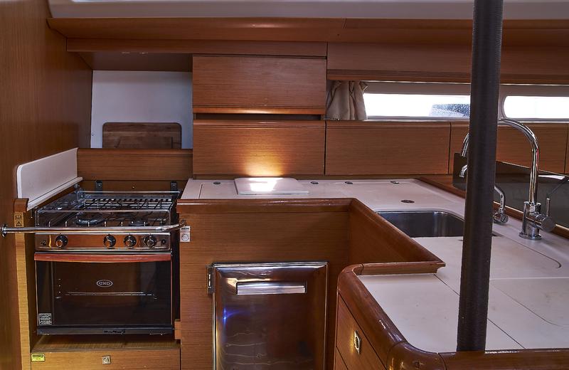 Book yachts online - sailboat - Jeanneau 53 - Tina (sails 2019) - rent