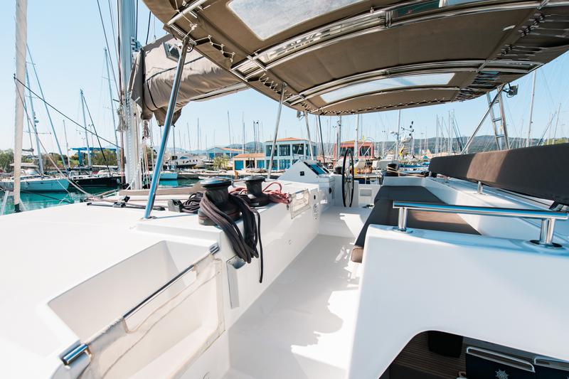 Book yachts online - catamaran - Lagoon 450  Flybridge - Athina (A/C - Generator) (Pax 12) (Rebuilt 2020) - rent