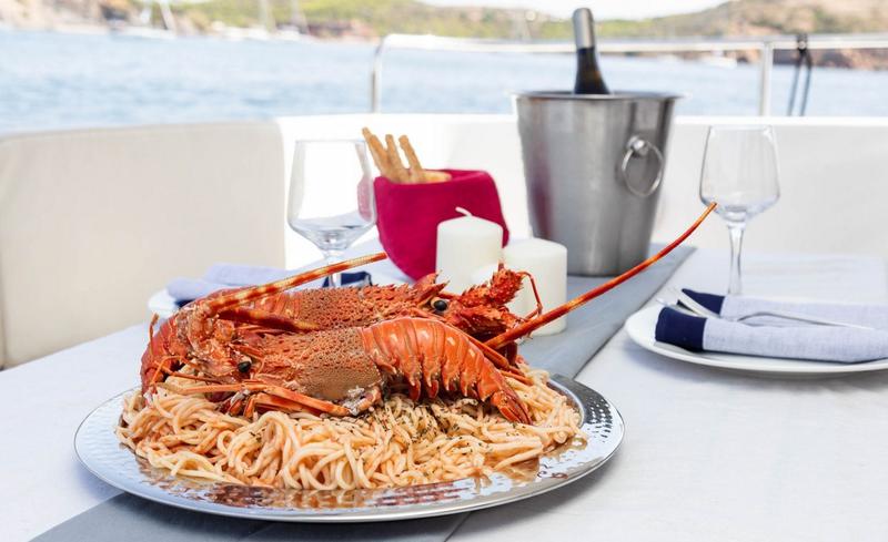 Book yachts online - motorboat - Fairline Squadron 55 - Queen - rent