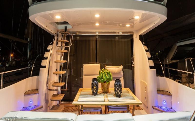 Book yachts online - motorboat - Fairline Squadron 55 - Queen - rent