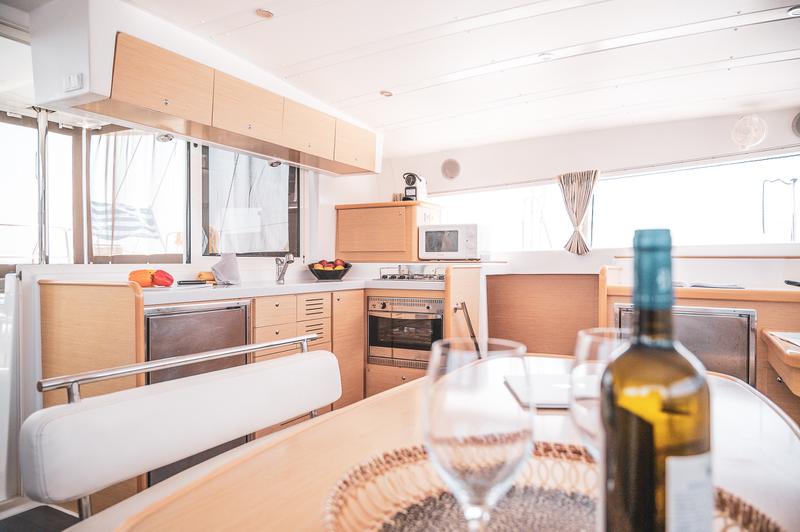 Book yachts online - catamaran - Lagoon 421 - Enjoy - rent