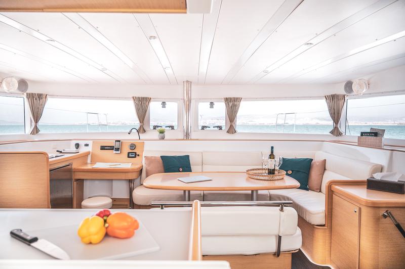 Book yachts online - catamaran - Lagoon 421 - Enjoy - rent