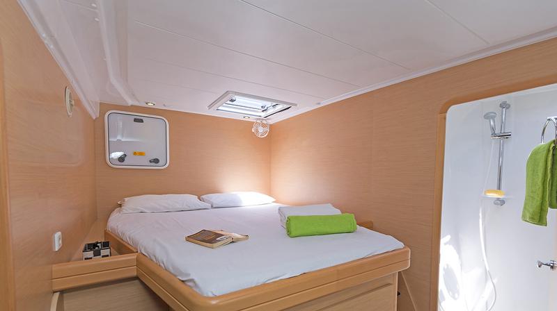 Book yachts online - catamaran - Lagoon 421 - Enjoy - rent