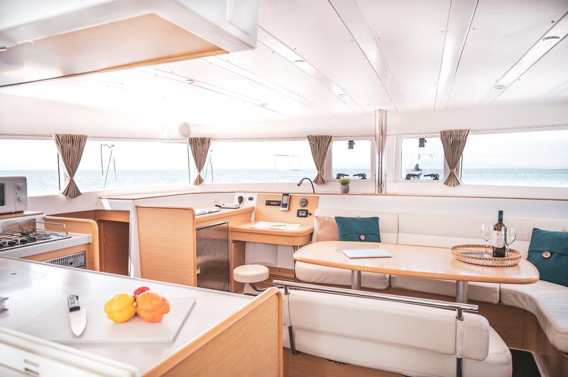 Book yachts online - catamaran - Lagoon 421 - Enjoy - rent